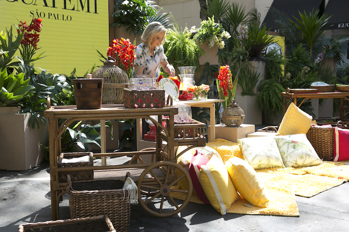 Junto com muitas almofadas coloridas, que também vieram em cestas, eles formam o cenário perfeito para receber a todos de um jeito descontraido.