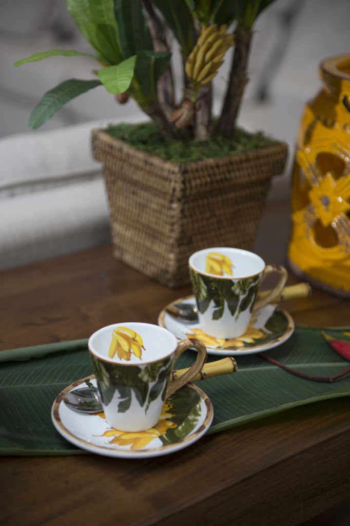 Detalhe lindo para finalizar a refeição: as xícaras de café tem um mini cacho de bananas pintado por dentro!