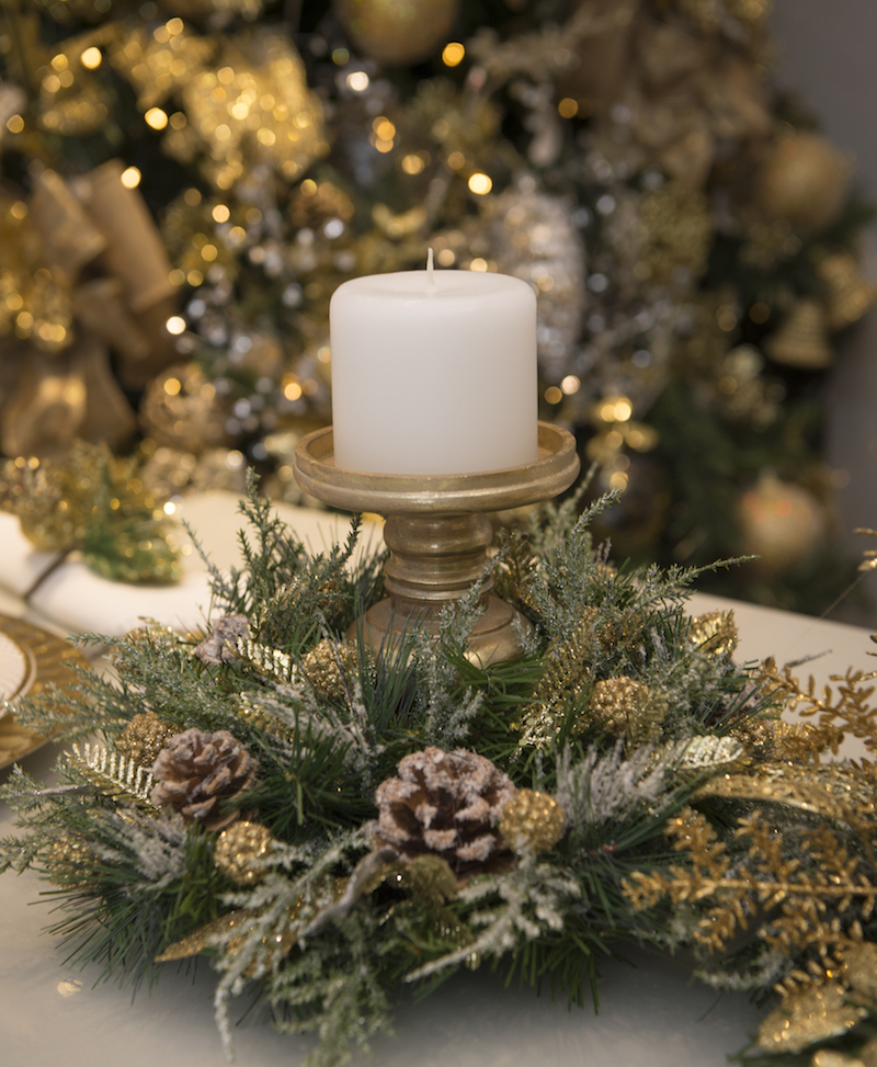 Centro de mesa para Natal com porta velas em dourado. Coleção Gold