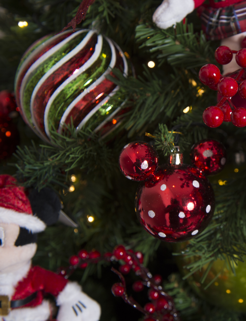 Bolas e enfeites de Natal da coleção Mickey Magic Xmas Cecilia Dale