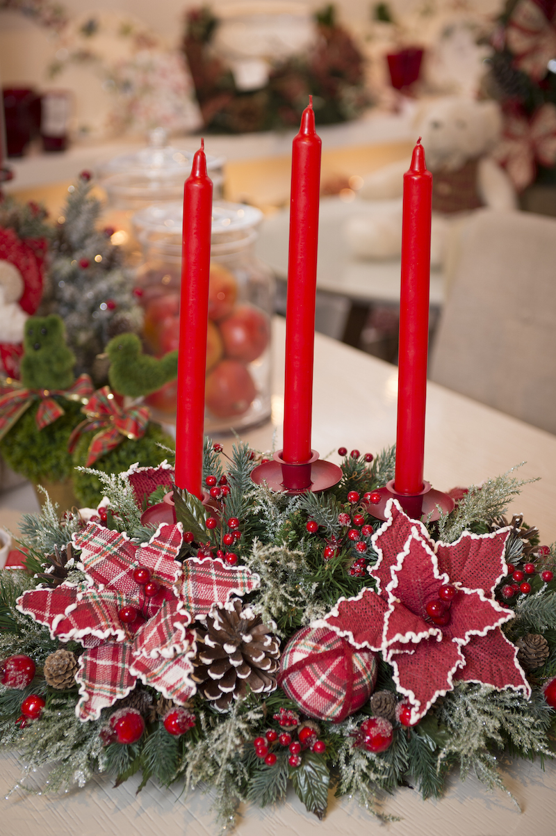 Centro de mesa com três velas da coleção Forest Berries de Natal Cecilia Dale